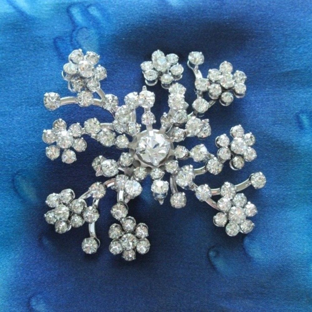 Mid-century Vintage Starburst Rhinestone Brooch - Picture 8 of 8